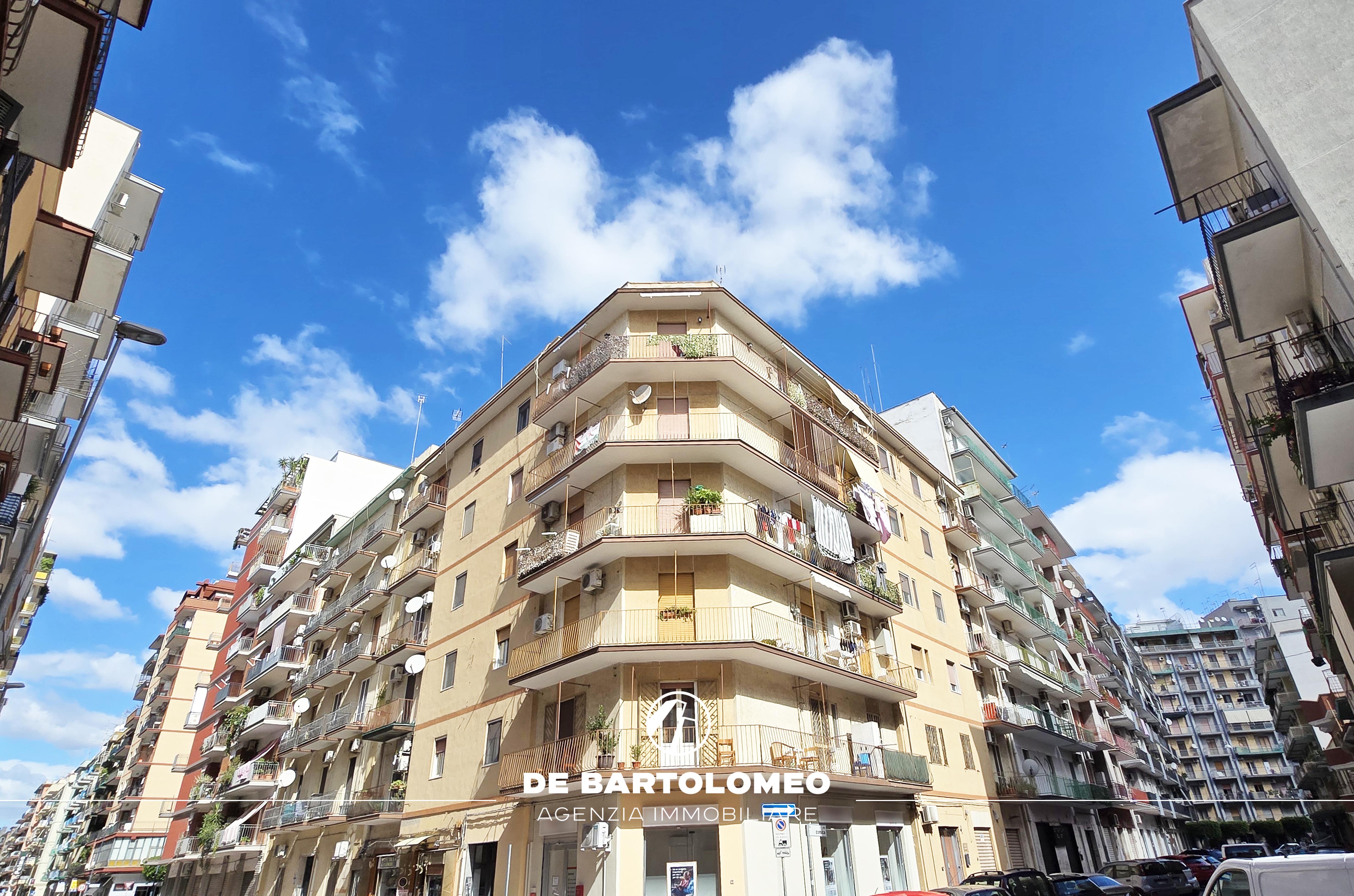 Taranto - Via Emilia ang. Via Corsica