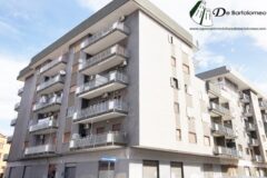 Taranto - Appartamento con box auto in Via Fogazzaro ang. Via Foscolo