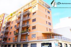 Taranto - Appartamento ristrutturato con terrazza in Via Veneto ang. Via Campania