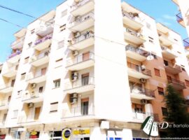 Taranto - Appartamento in Via Fratelli Mellone ang. Via Cesare Battisti