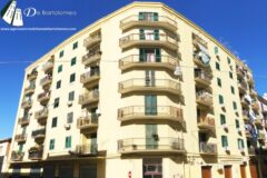Taranto - Appartamento con terrazza e posto auto in Via Principe Amedeo