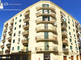 Taranto - Appartamento con terrazza e posto auto in Via Principe Amedeo
