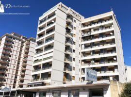Taranto - Appartamento con posto auto in Corso Italia