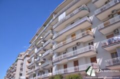 Taranto - Appartamento con posti auto in Via Emilia